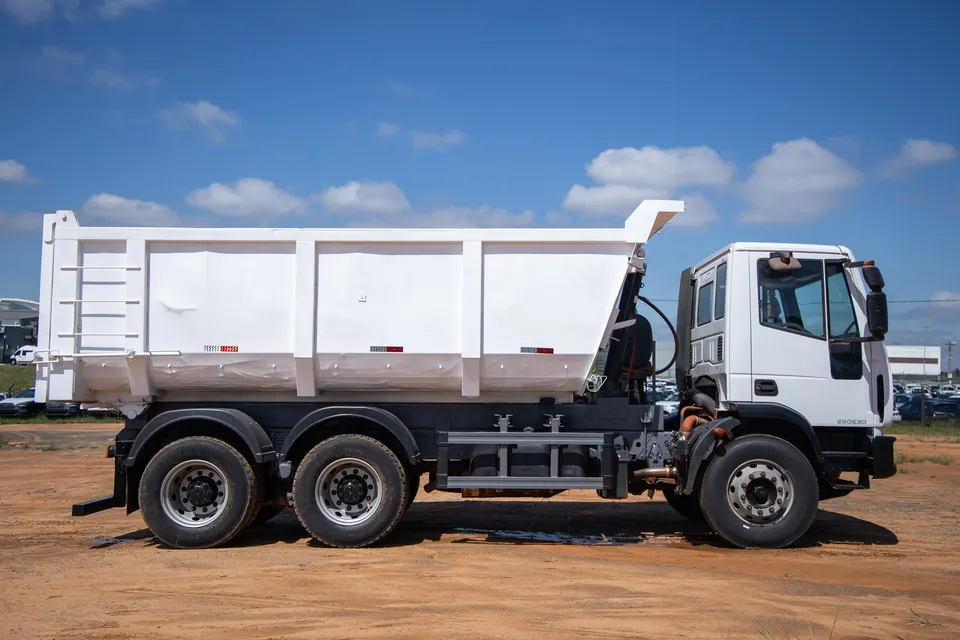 Iveco Tector 260E30 4.815 MT 6x4R Bascul ...