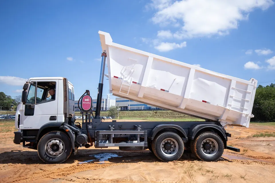 Iveco Tector 260E30 4.815 MT 6x4R Bascul ...